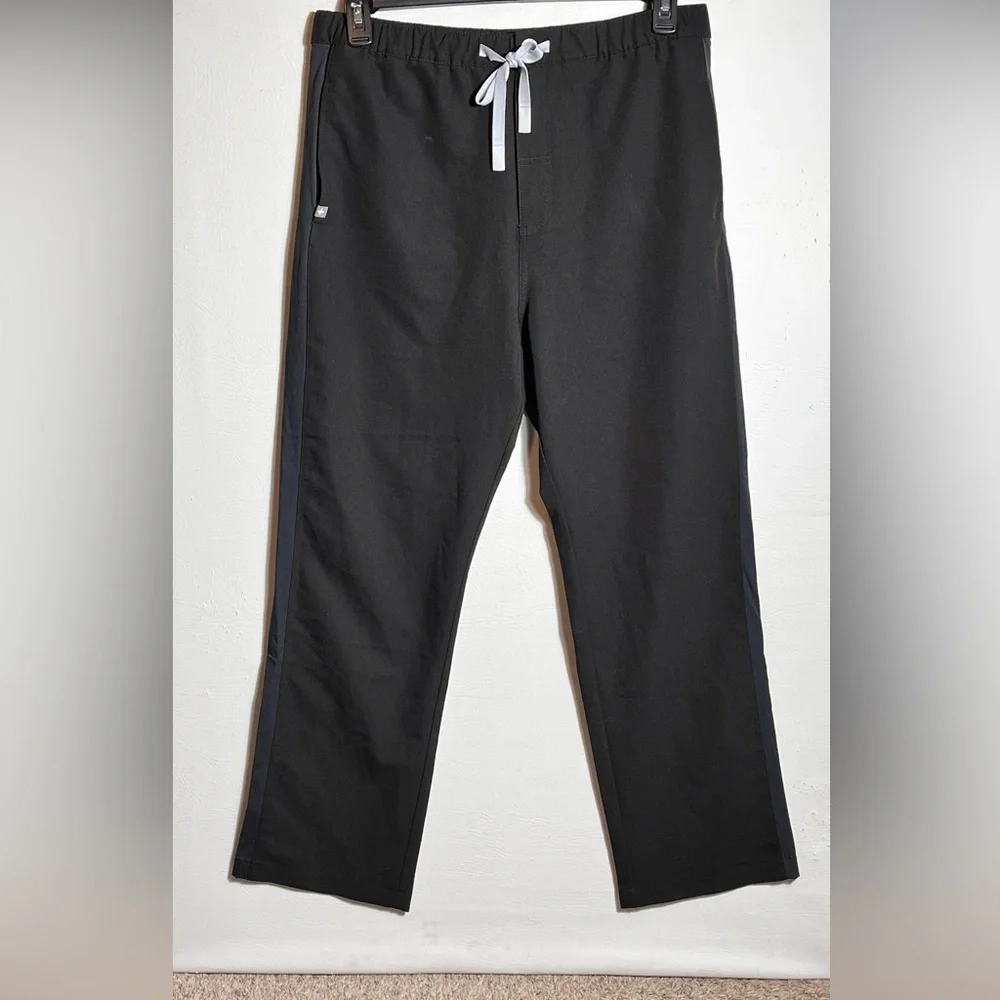 Figs Men's two tone straight leg scrub pants with button and drawstring Large